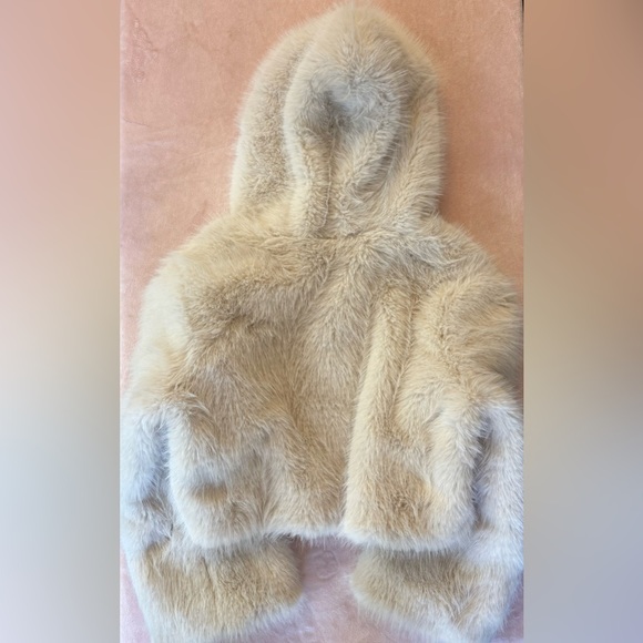 Target Wild Fable Women's Cropped Hooded Cream Faux Fur Jacket - Picture 3 of 7